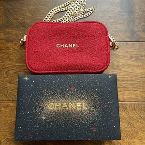 NIB Chanel Holiday 2021 Red Tweed Cosmetic Beauty Bag with Gold Chain Strap